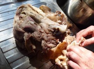 peel skin of pig head skinless pig's head