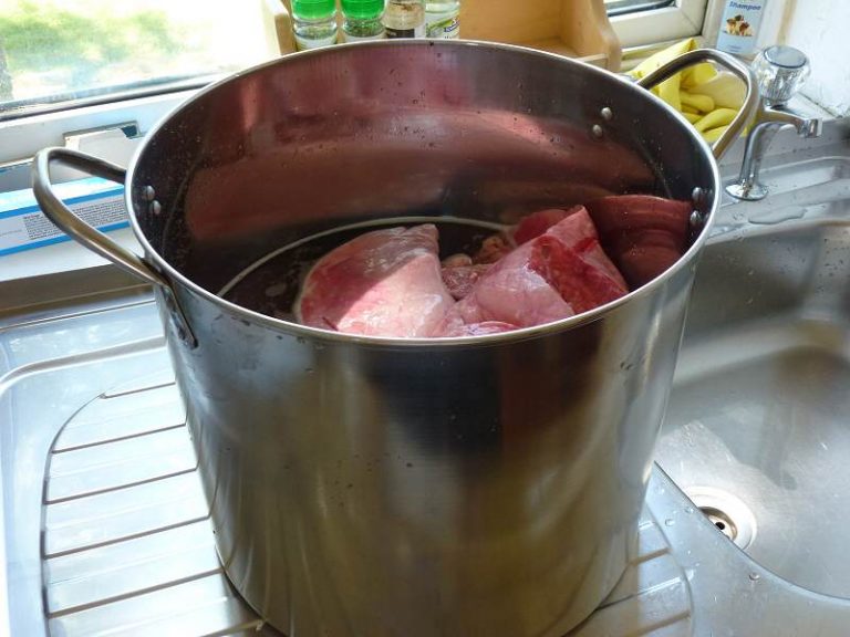 Place lungs in pot and fill with water