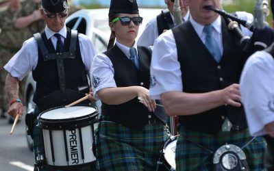 Kilbarchan pipe band lead the parade and the Floats to Bishopton day kilbarchan pipe band