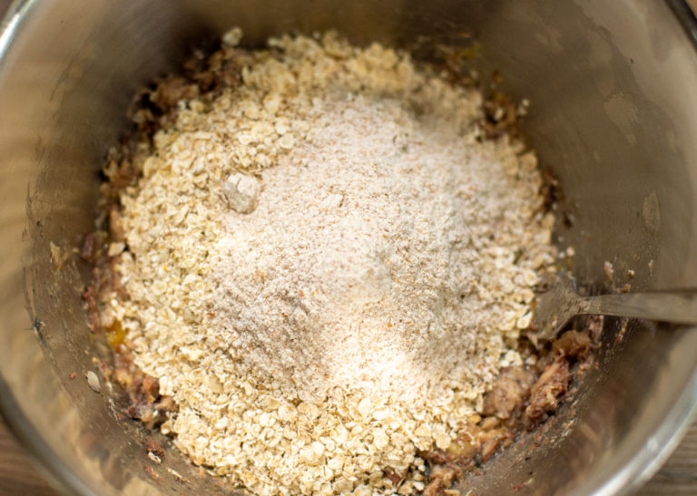 oatcake ingedients in a bowl