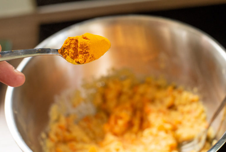 tumeric in a teaspoon