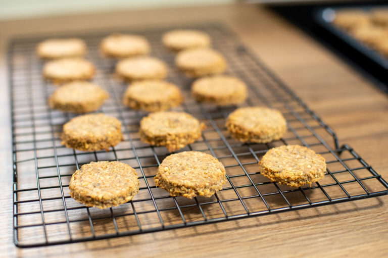 oatcakes on cooling rack